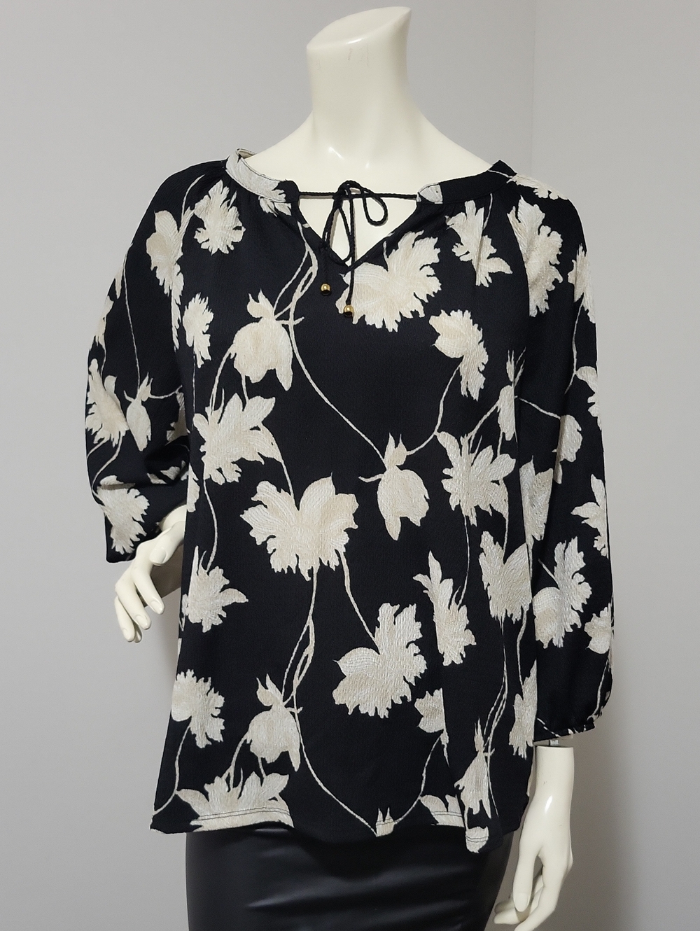 Croft & Barrow 3/4 Sleeve Peasant Top Black Base With Off White Beige Floral XXL